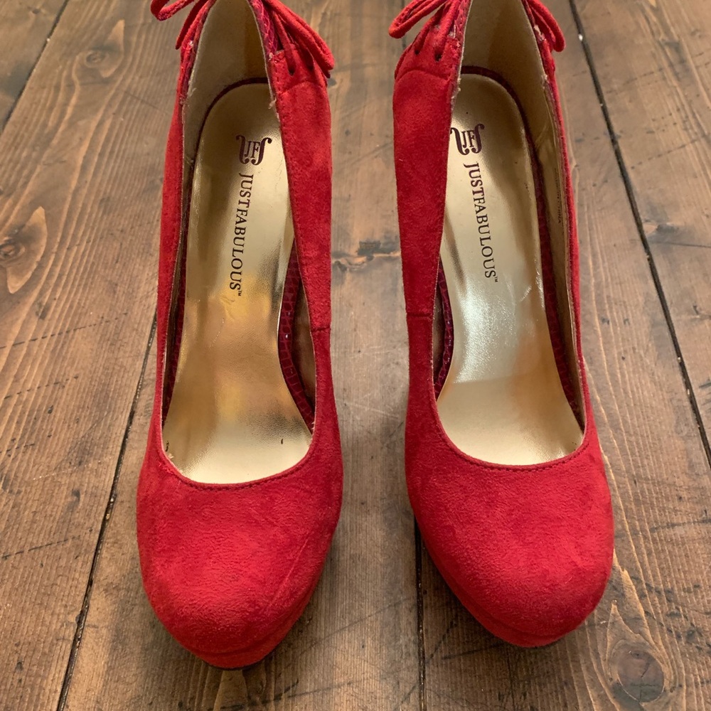 Hot red heels! 👠 - Picture 3 of 8